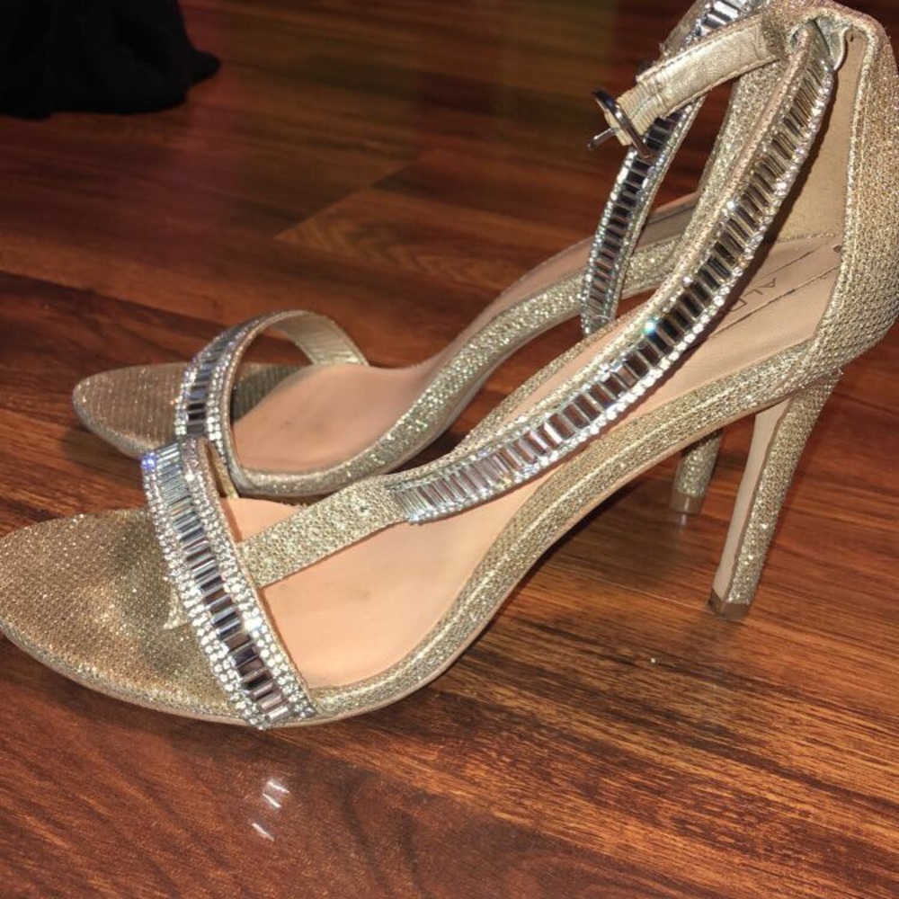 Heels - Picture 2 of 4